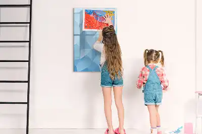 Tablă cu marker cu model de abstracție de triunghiuri