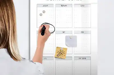 Tablă magnetică pentru notarea obiectivelor lunare cu design pentru planificare lunară