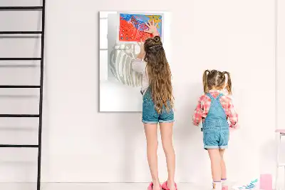 Tablă cu marker cu mesaj de salutare pentru vară