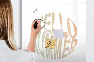 Tablă cu marker cu mesaj de salutare pentru vară