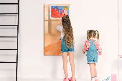 Tablă cu marker cu model de abstracție de triunghiuri