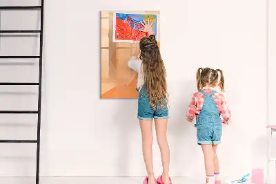 Tablă cu marker cu model de abstracție de triunghiuri