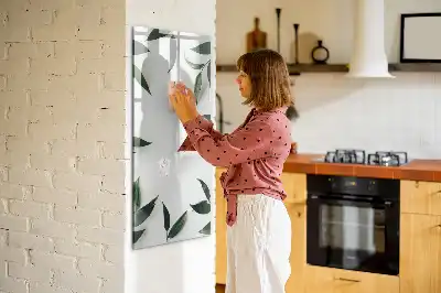 Tablă cu marker cu ramă decorată cu frunze verzi