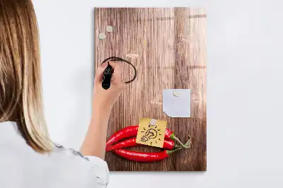 Tablă magnetică pentru scris decorativă cu motiv de ardei iute pe suport de lemn
