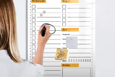 Tablă cu marker pentru lista de sarcini