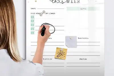 Tablă cu marker planificator săptămânal
