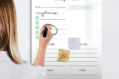 Tablă cu marker planificator săptămânal