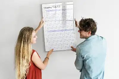 Tablă cu marker pentru program de curățenie
