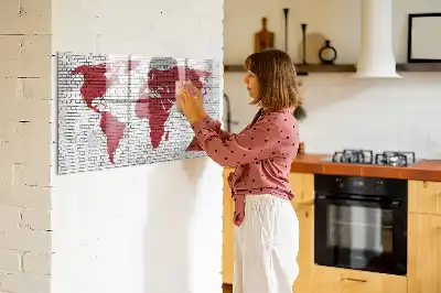 Tablă magnetică cu ștergere uscată cu design de hartă a lumii pe perete de cărămidă