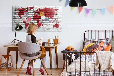 Tablă magnetică cu ștergere uscată cu design de hartă a lumii pe perete de cărămidă
