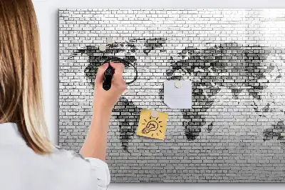 Tablă magnetică cu ștergere uscată cu hartă a lumii pe perete de cărămidă