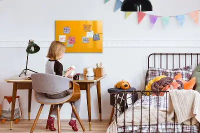 Tablă magnetică cu ștergere uscată cu finisaj galben auriu