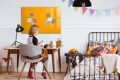 Tablă magnetică cu ștergere uscată cu finisaj galben auriu