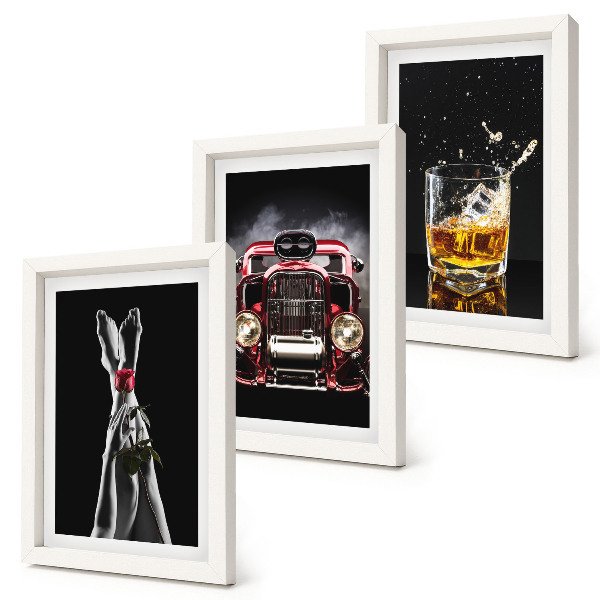 Galerie de perete Picioare feminine cu un trandafir, o mașină veche și un pahar de whisky
