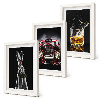 Galerie de perete Picioare feminine cu un trandafir, o mașină veche și un pahar de whisky