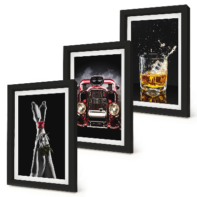Galerie de perete Picioare feminine cu un trandafir, o mașină veche și un pahar de whisky