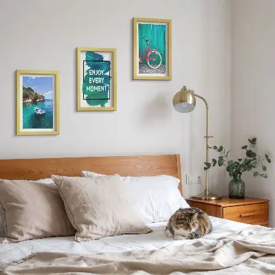 Galerie de perete vedere la mare cu inscripție inspirațională, barcă și bicicletă