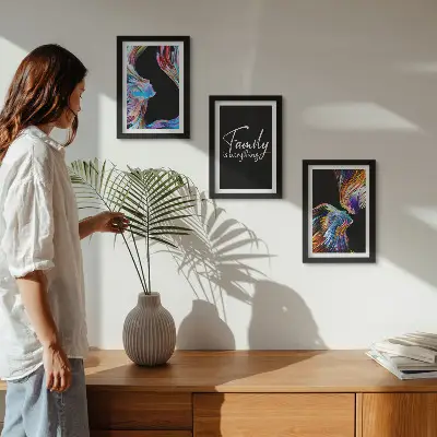Set 3 tablouri cu portrete de oameni în modele colorate și inscripție despre familie