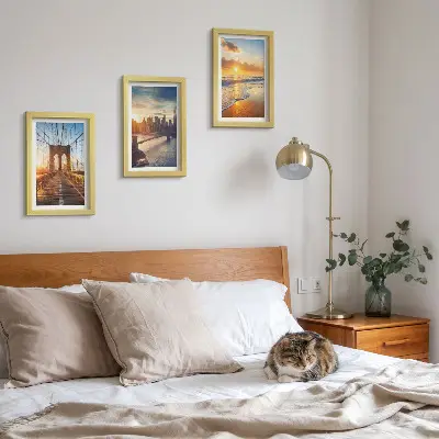 Galerie de perete cu poduri și apusuri de soare în peisajul urban