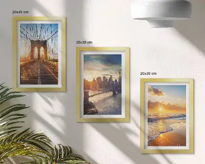 Galerie de perete cu poduri și apusuri de soare în peisajul urban