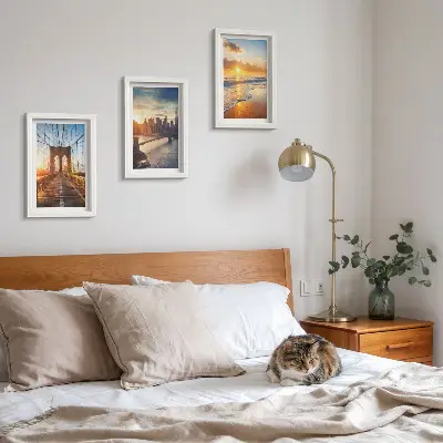 Galerie de perete cu poduri și apusuri de soare în peisajul urban