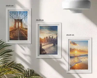 Galerie de perete cu poduri și apusuri de soare în peisajul urban