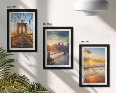 Galerie de perete cu poduri și apusuri de soare în peisajul urban