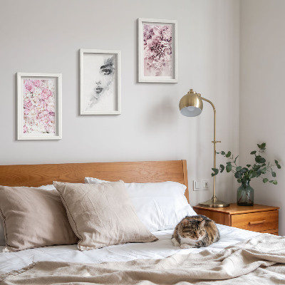 Set 3 tablouri Bujori delicați, portret alb-negru al unei femei