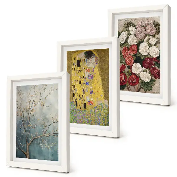 Galerie de perete cu motive florile și copacii în stilul picturii Sărutul de Gustav Klimt