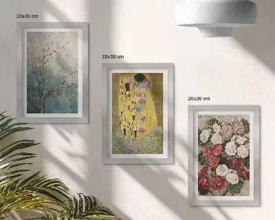 Galerie de perete cu motive florile și copacii în stilul picturii Sărutul de Gustav Klimt
