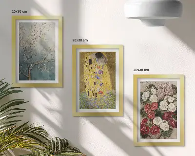 Galerie de perete cu motive florile și copacii în stilul picturii Sărutul de Gustav Klimt