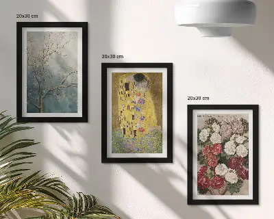 Galerie de perete cu motive florile și copacii în stilul picturii Sărutul de Gustav Klimt