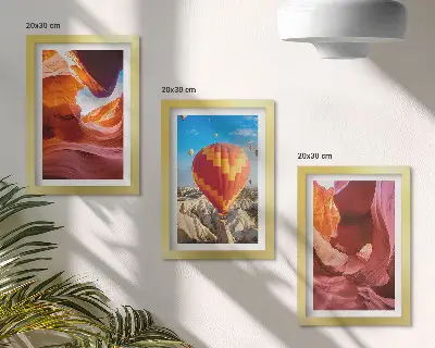 Galerie de perete cu peisaje deșertice și zbor cu balonul