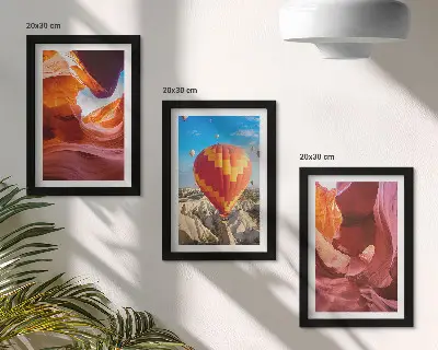 Galerie de perete cu peisaje deșertice și zbor cu balonul