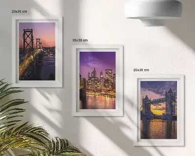 Galerie de perete cu poduri și peisaje urbane la apus
