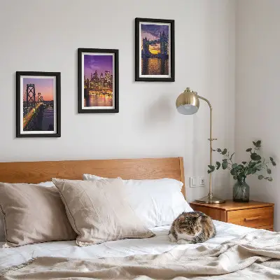 Galerie de perete cu poduri și peisaje urbane la apus