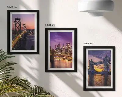 Galerie de perete cu poduri și peisaje urbane la apus