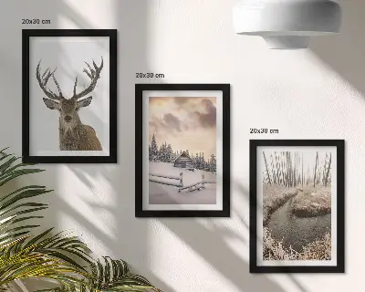 Galerie de perete peisaj de iarnă cu o colibă, cerbi și un pârâu