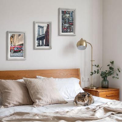 Set 3 tablouri O mașină veche pe stradă lângă Podul Brooklyn și echipamente audio retro