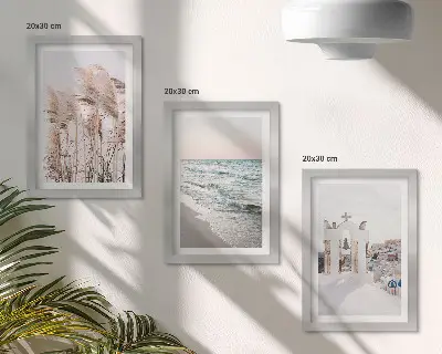 Galerie de perete cu plante de pe malul mării, valuri și case albe