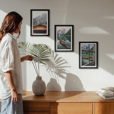 Set 3 tablouri Vedere a unui lac de munte cu bărci și o fereastră în fundal