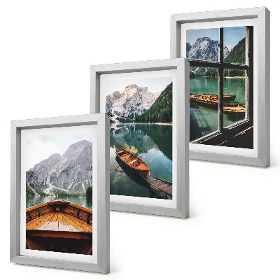 Set 3 tablouri Vedere a unui lac de munte cu bărci și o fereastră în fundal
