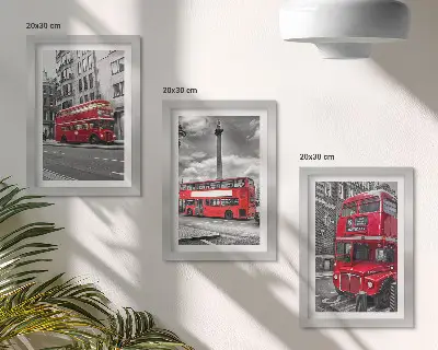Galerie de perete cu autobuze roșii în peisajul urban al Londrei