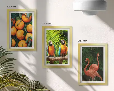 Galerie de perete cu accente fructate, papagali și flamingo în decor tropical