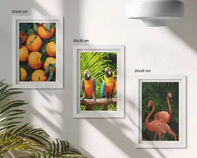 Galerie de perete cu accente fructate, papagali și flamingo în decor tropical
