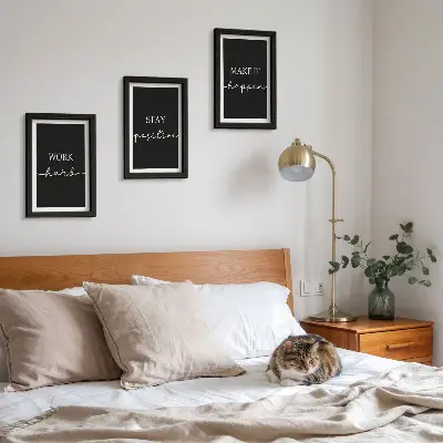 Set de 3 tablouri cu sloganuri motivaționale elegante pe fundal negru
