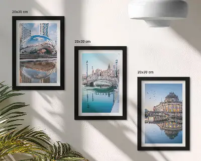 Set 3 tablouri cu arhitectură urbană reflectată în apă
