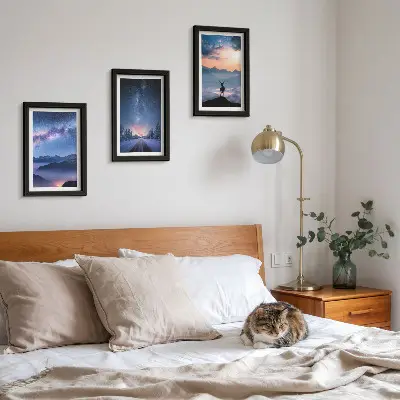 Galerie de perete cu cer nocturn, munți, peisaje în ceață și cerbi