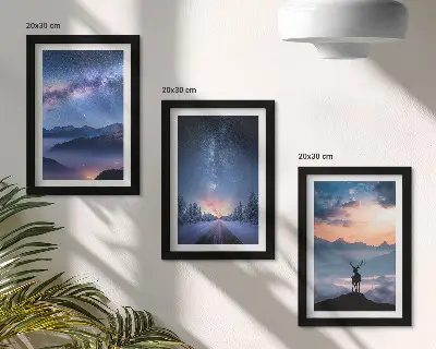 Galerie de perete cu cer nocturn, munți, peisaje în ceață și cerbi