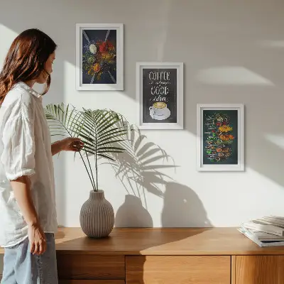 Galerie de perete cu modele de ierburi aromatice pentru cafea